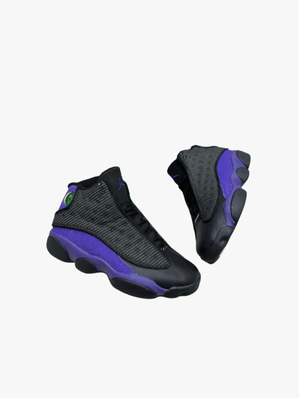 Air Jordan 13 Retro negro con morado
